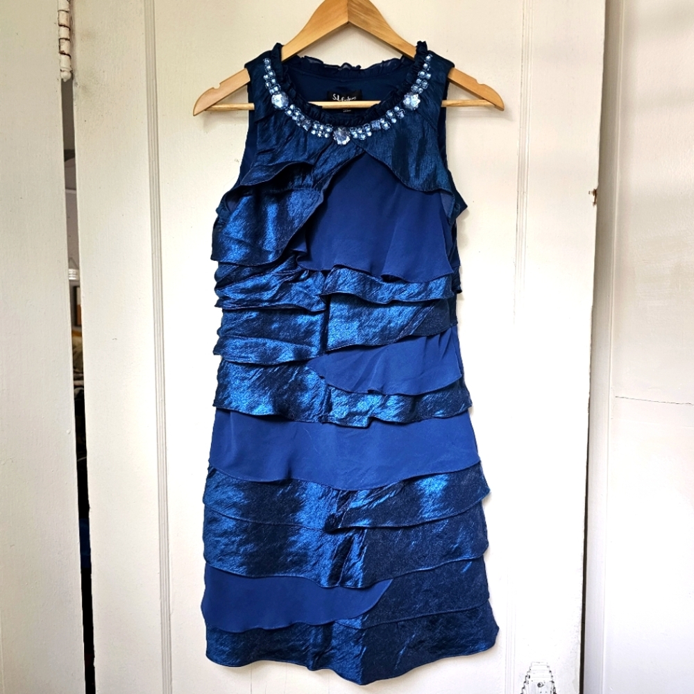 Tiered dress with jeweled accents (8P)